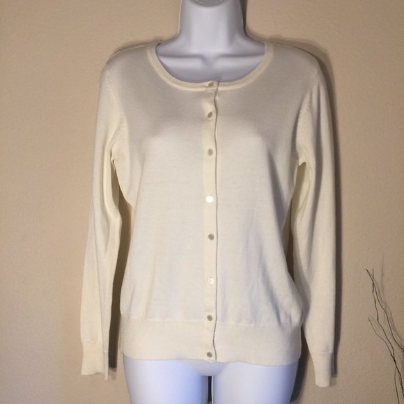 Olivia & Martin Cream Cardigan Sweater NWT Small Pearl Button Classic Knit - Picture 1 of 11